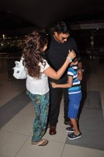 Madhavan snapped at the airport in Mumbai on 8th Oct 2012 (26).JPG